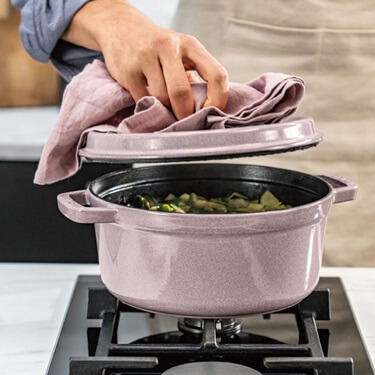 Staub La Cocotte Cast Iron Cocotte, round 22cm, Cherry Blossom, 2,6l 40508-863-0 - Image 2
