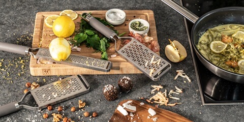 ZWILLING Pro Stainless Steel, Medium Grater 1028027 - Image 3